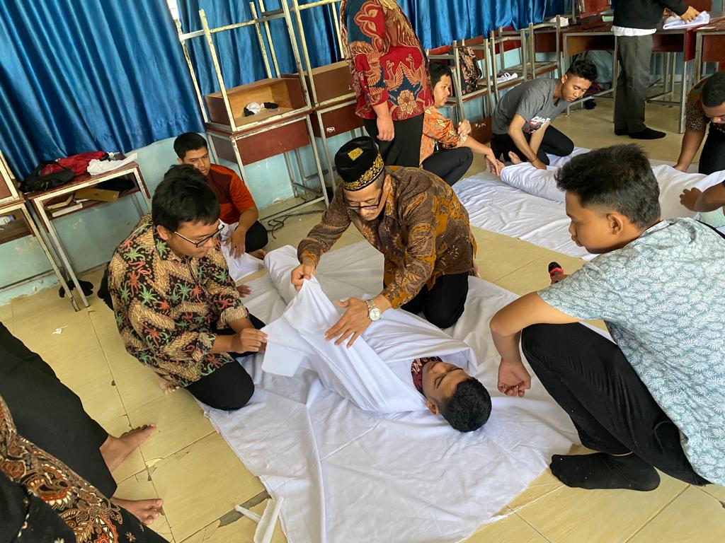 Praktik Pelaksanaan Fardhu Kifayah Kelas XII MAN 3 Kota Pekanbaru