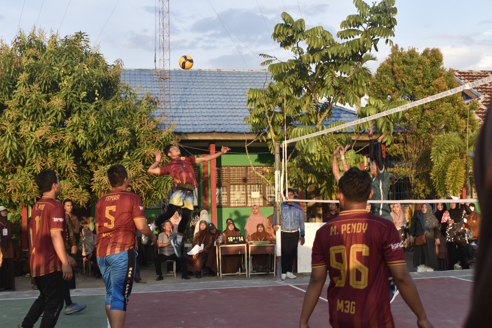 Final Pertandingan Bola Volley dibuka oleh Kepala Madrasah, Seru dan Sengit