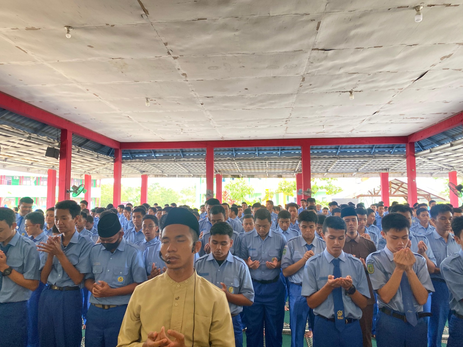 MAN 3 PEKANBARU GELAR SHOLAT GHAIB UNTUK SYUHADA PALESTINA