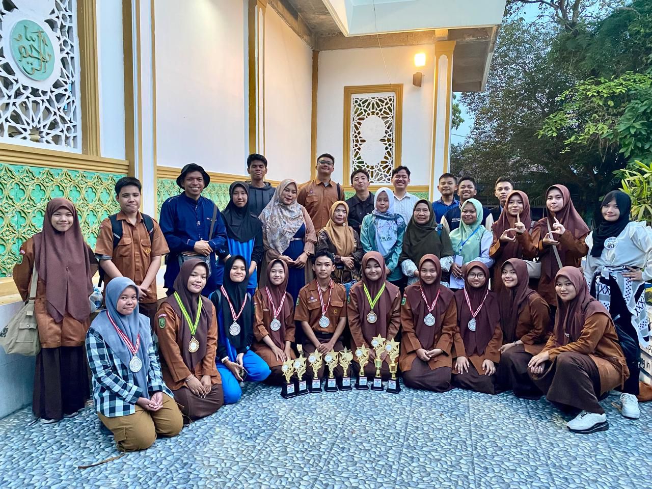 MAN 3 KOTA PEKANBARU BOYONG 8 PIALA  PENGHARGAAN DALAM FESTIVAL LOMBA SENI SISWA NASIONAL ( FLS2N) SMA/MA TINGKAT KOTA PEKANBARU  TAHUN 2024