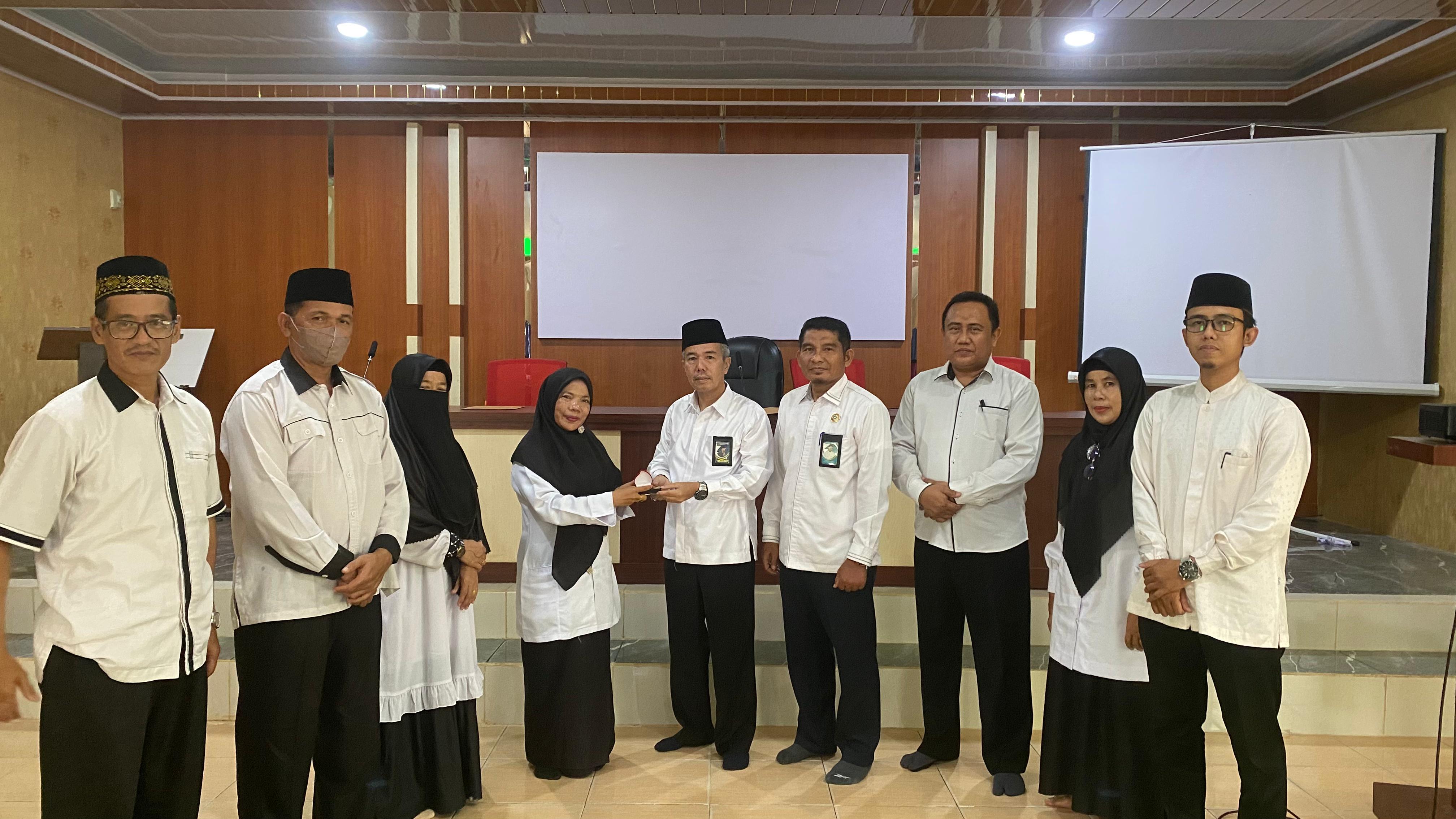 Haru dan Tangis Warnai Pelepasan Purnabakti Guru MAN 3 Kota Pekanbaru