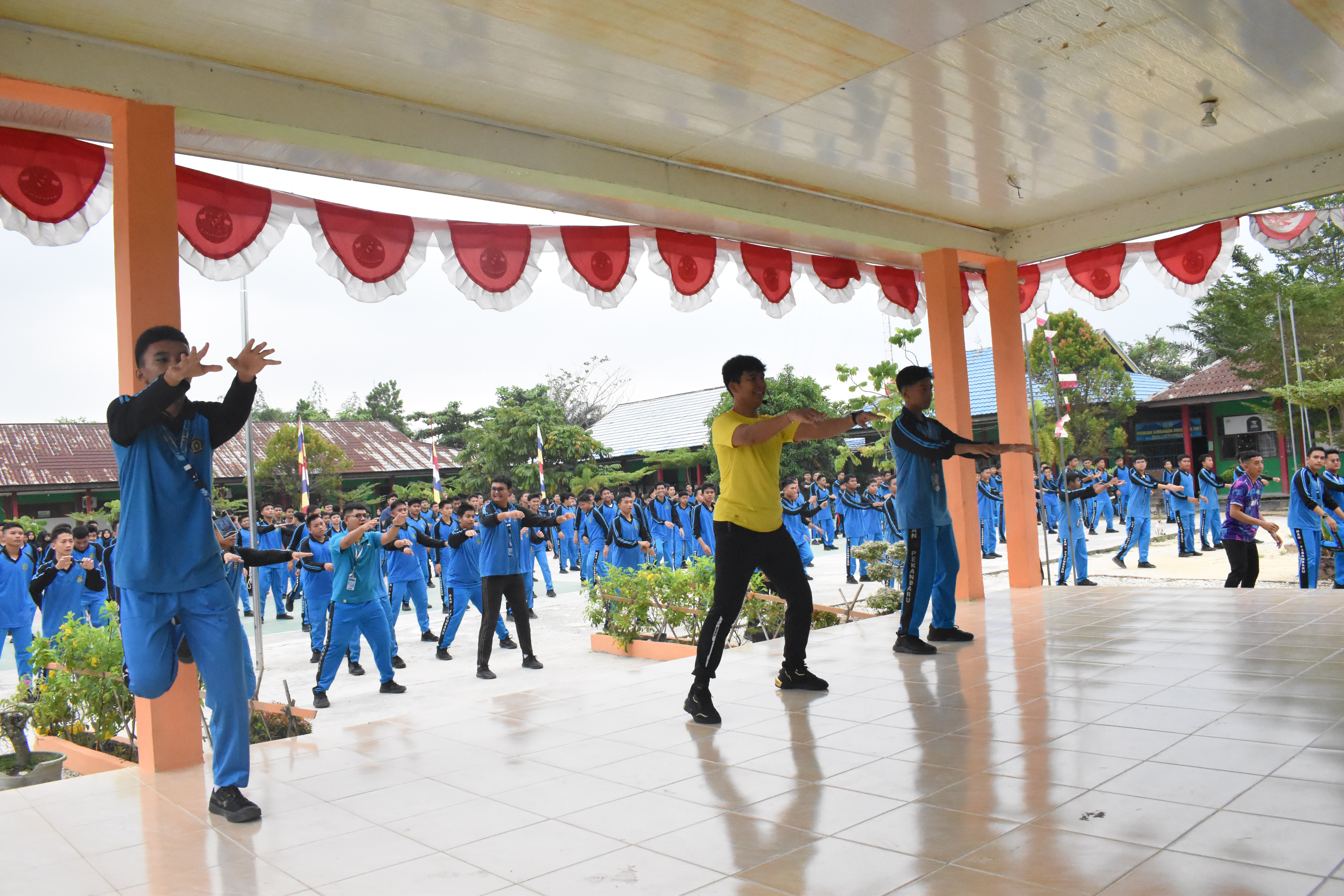 MAN 3 Kota Pekanbaru Adakan Senam Massal Dalam Rangka Peringatan Hari Olahraga Nasional Ke-41