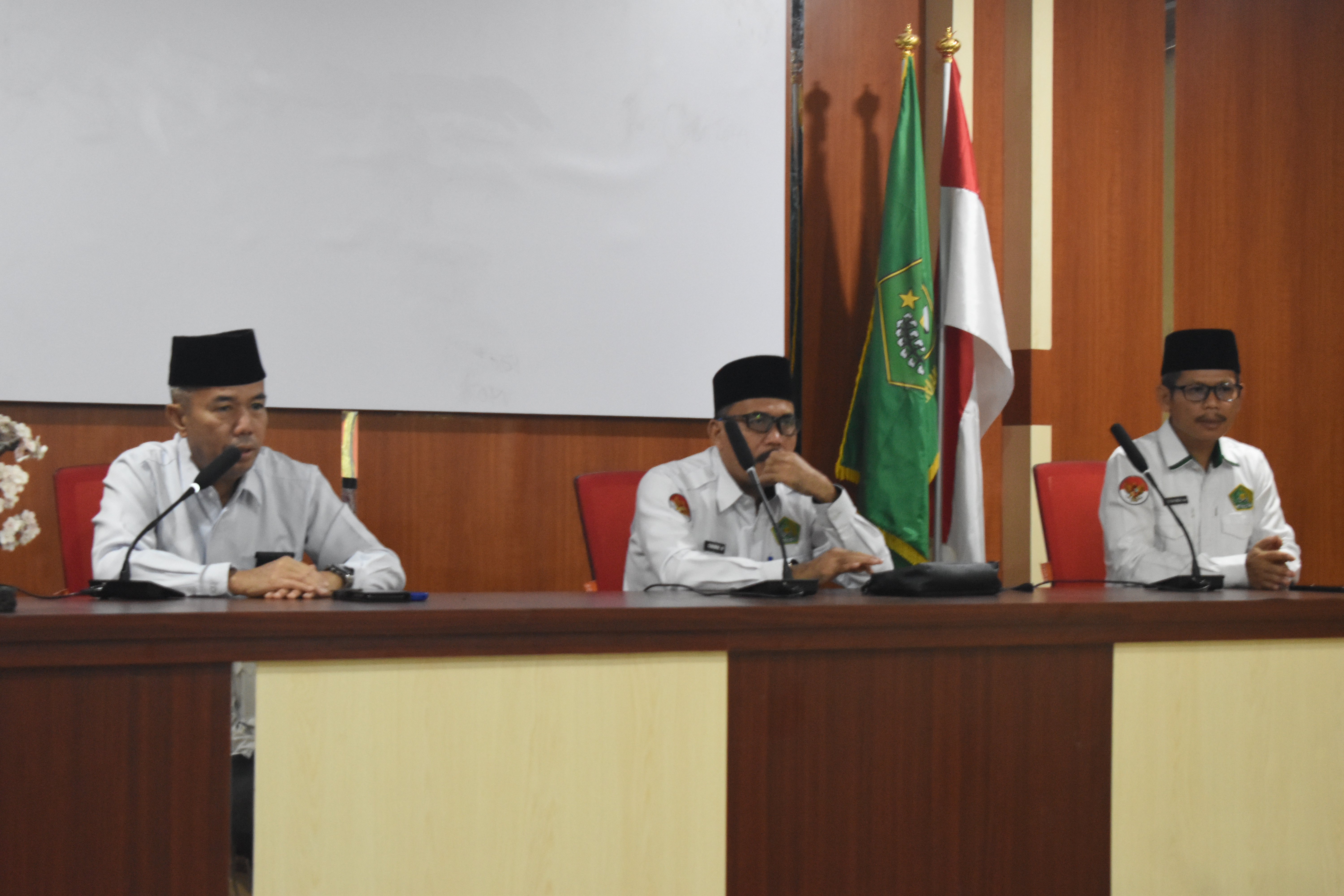 Pembinaan Kepegawaian MAN 3 Pekanbaru, Kakan Kemenag Pekanbaru Jelaskan Kode Etik dan Perilaku Pegawai Kemenag.