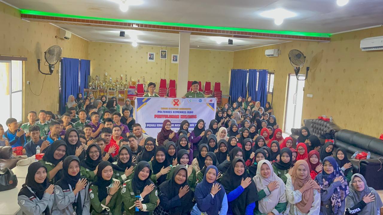 Edukasi Kesehatan , BEM Poltekes Kemenkes Riau Lakukan Penyuluhan di MAN 3 Pekanbaru