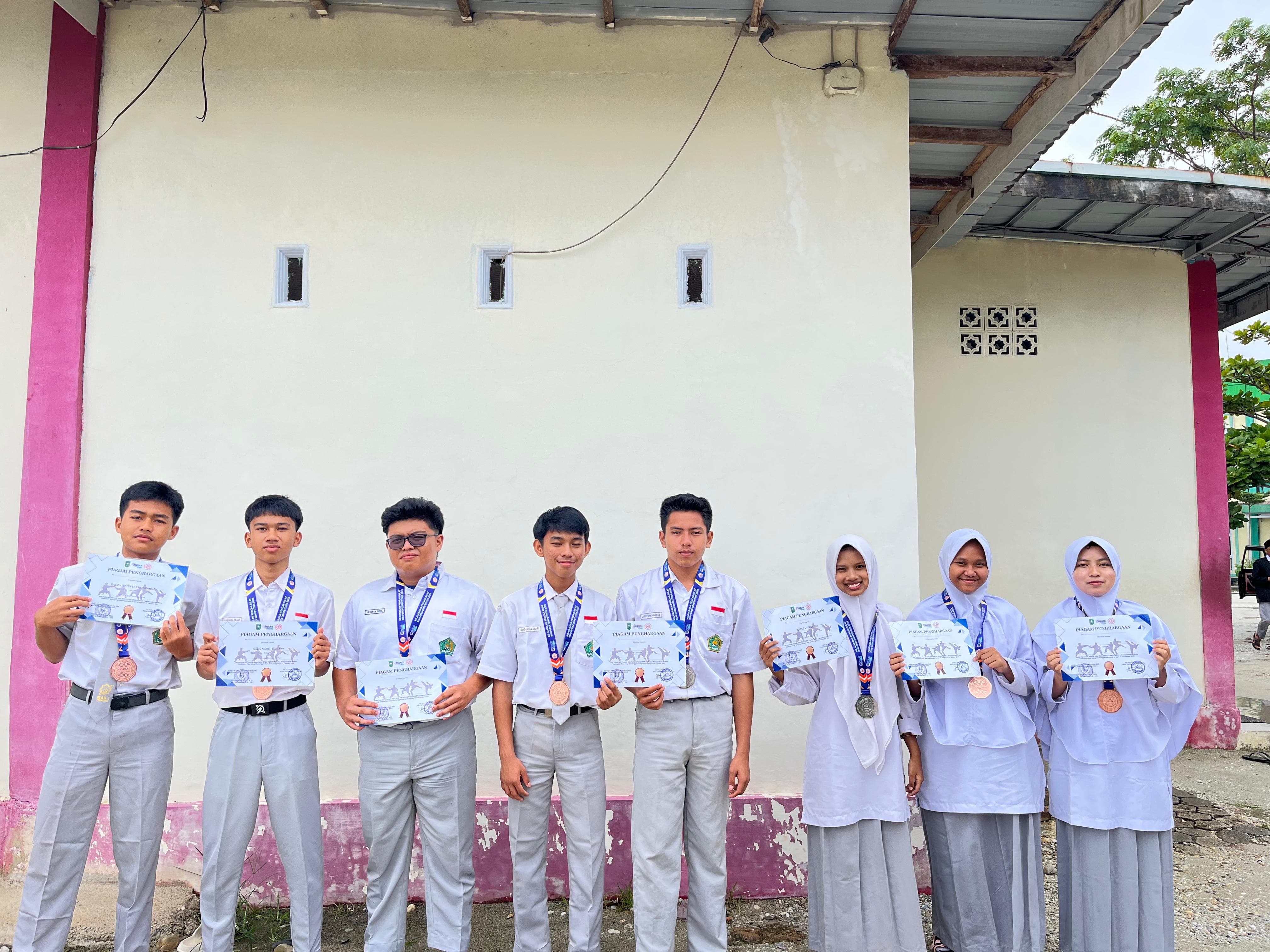 9 Siswa MAN 3 Pekanbaru Raih Medali dalam Kejuaraan Pencak Silat “Riau Open Competition 2