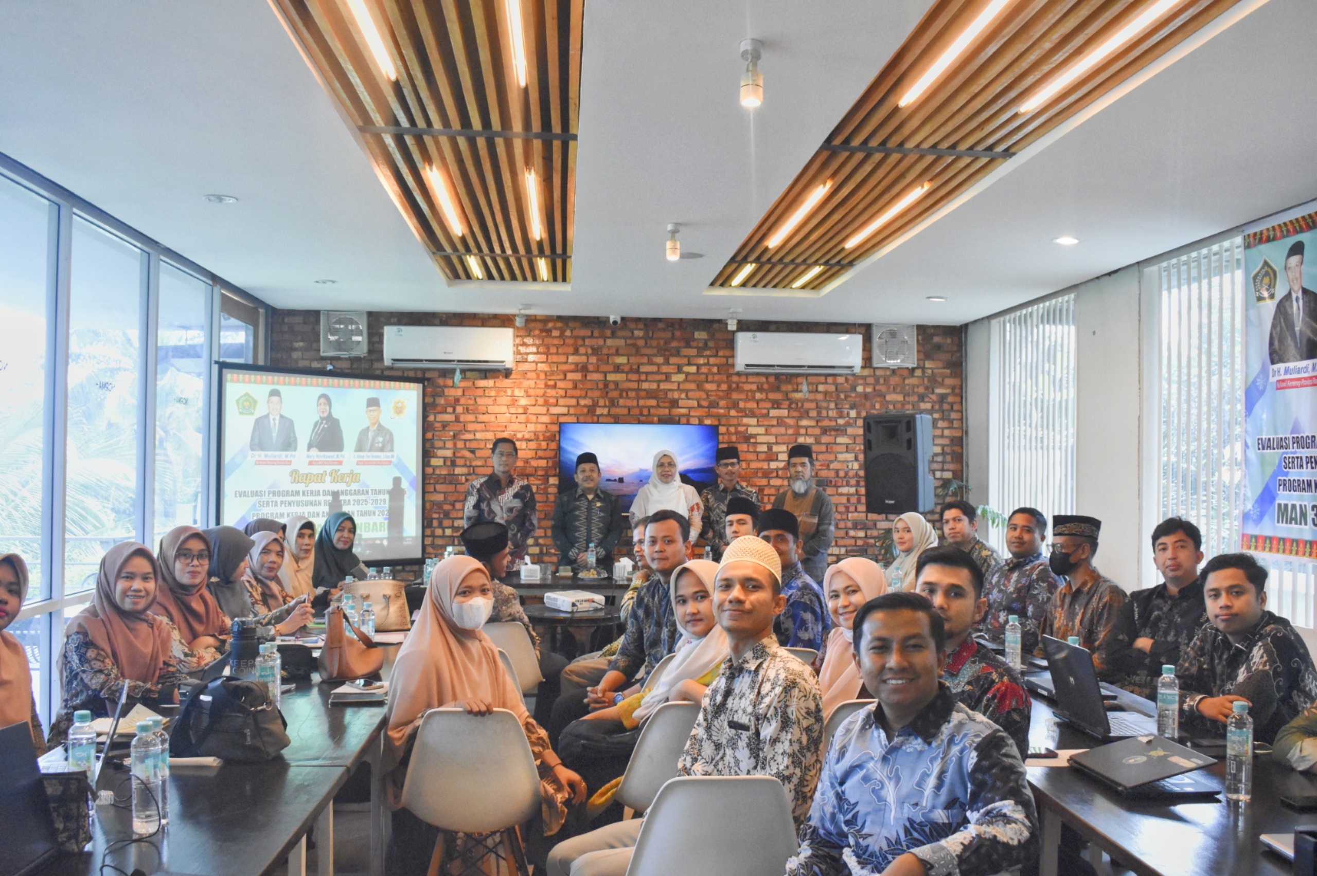 Rapat Kerja MAN 3 Kota Pekanbaru Resmi Dibuka, Fokus Evaluasi Program dan Penyusunan Renstra 2025–2029