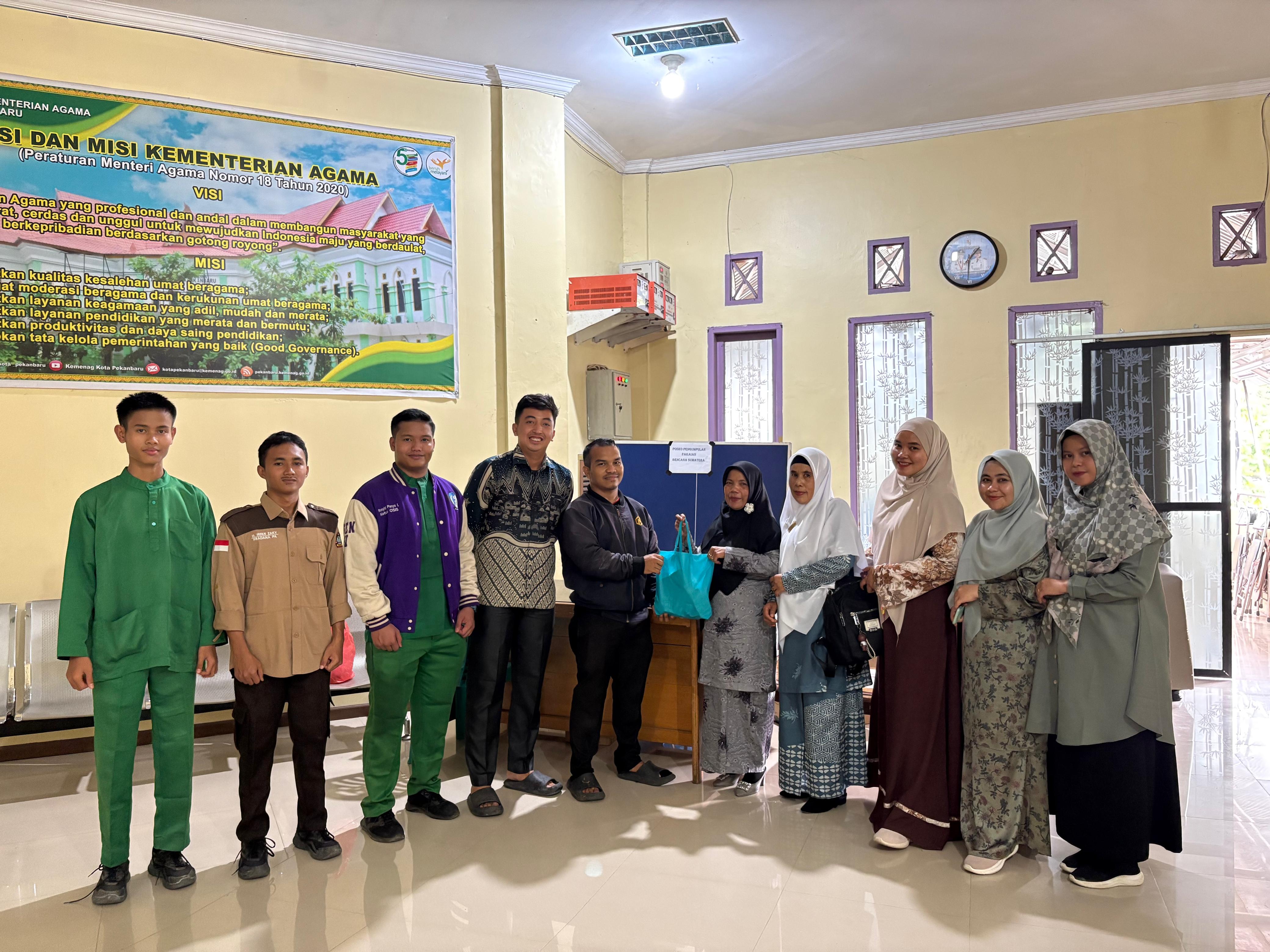 MAN 3 Pekanbaru Salurkan Donasi bencana Sumatra sebagai Bentuk Kepedulian Bersama