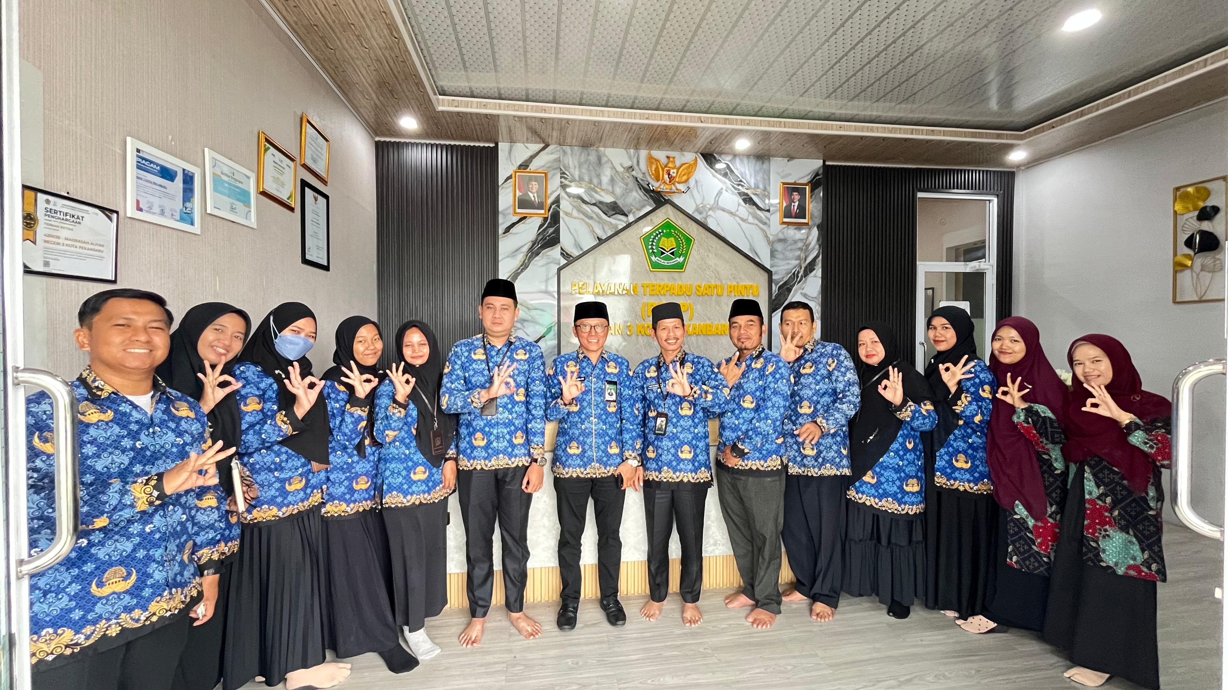 Kasubbag TU Kemenag Kota Pekanbaru Laksanakan Pembinaan Kepegawaian di MAN 3 Kota  Pekanbaru