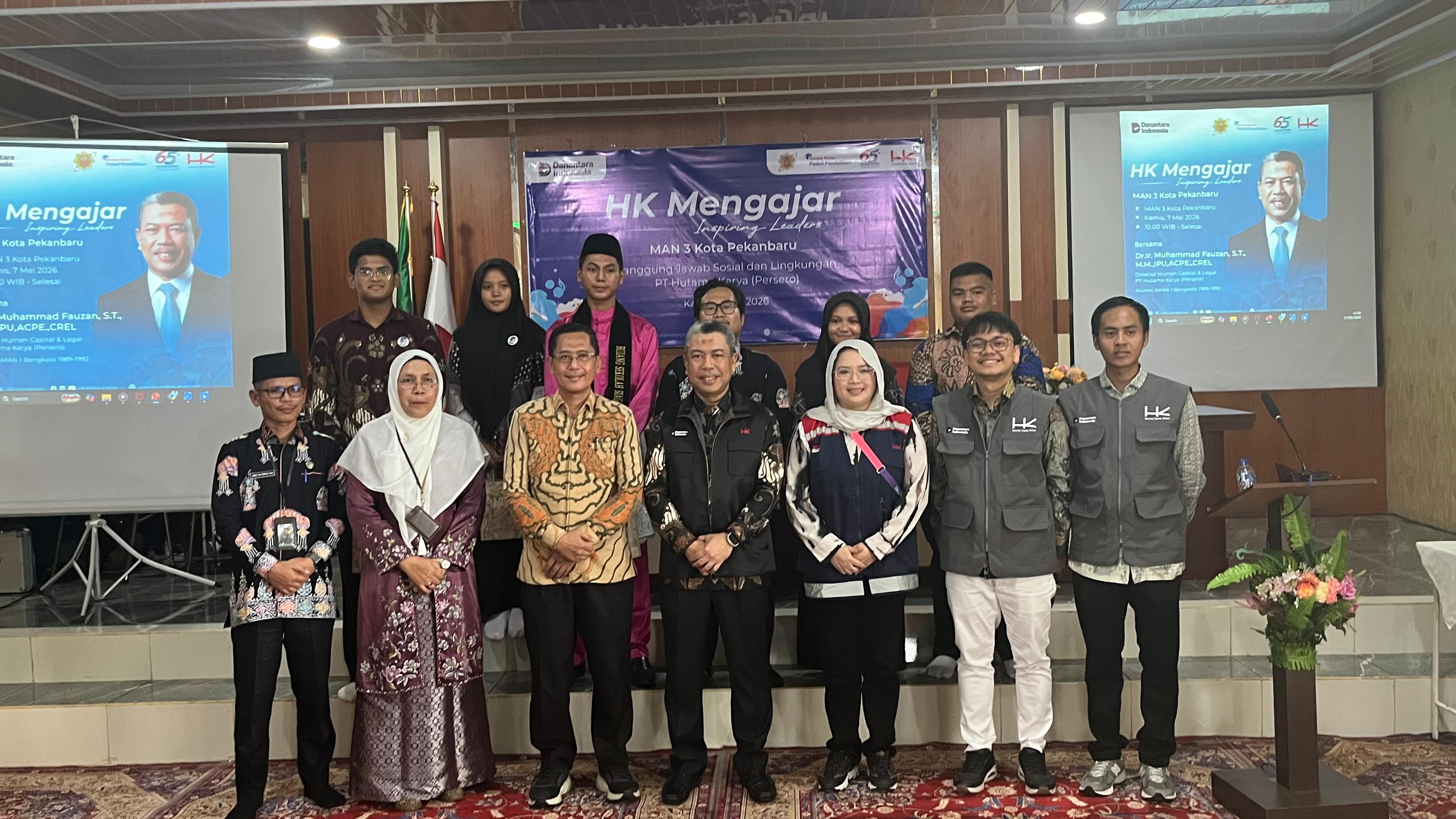 HK Mengajar, Hutama Karya Berbagi Inspirasi di MAN 3 Kota Pekanbaru