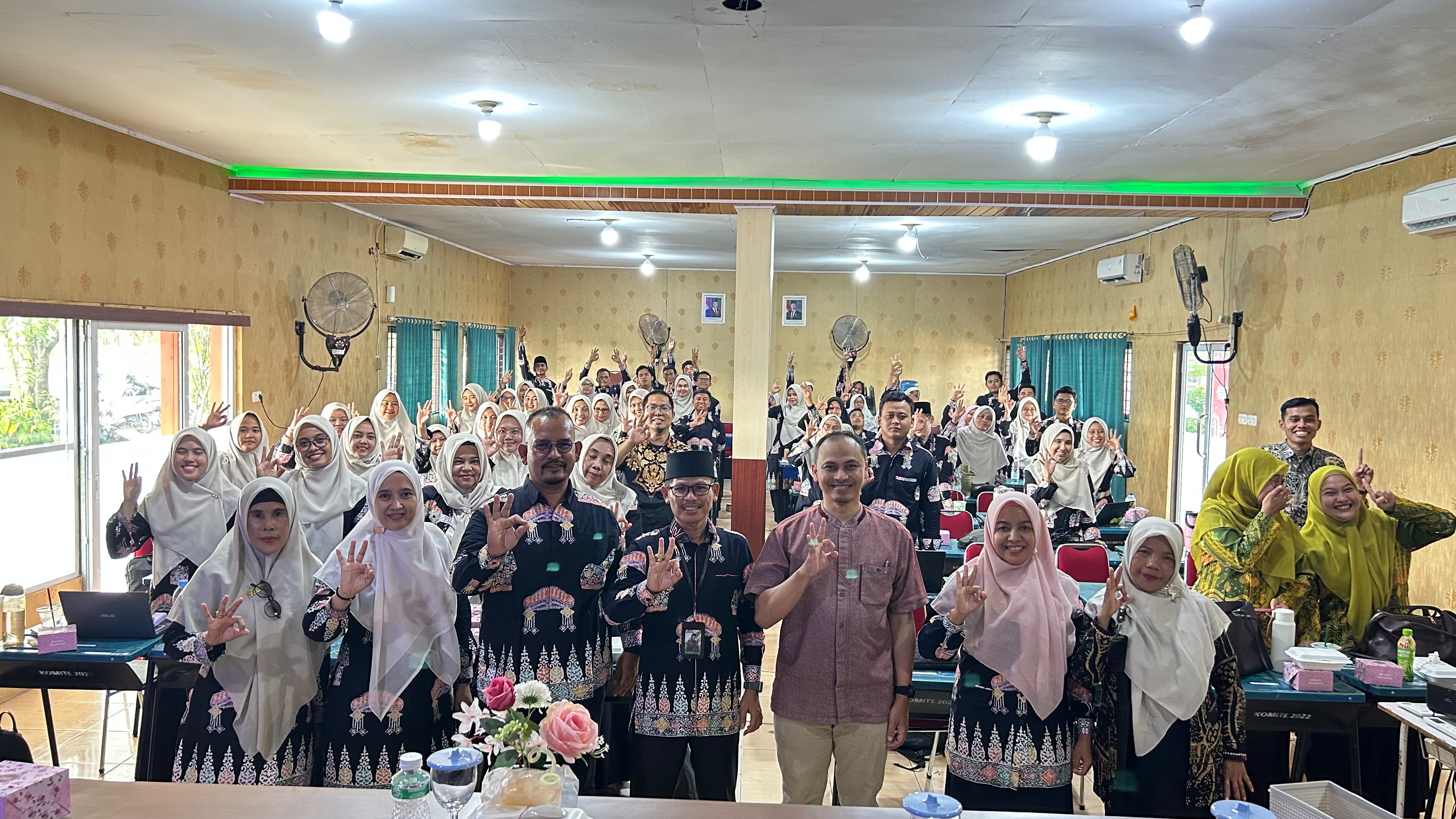 Pelatihan KBC berlanjut, Guru MAN 3 Kota Pekanbaru Fokus Rancang Aktivitas Belajar Bermakna